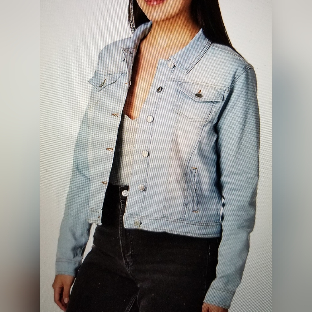 LIKE NEW DOLLHOUSE WOMENS DISTRESSED JEAN JACKET TEHYA LIGHT BLUE JEAN J… - Picture 4 of 16